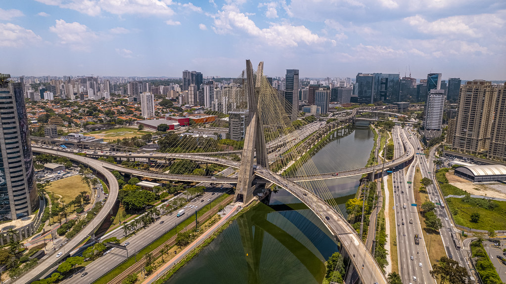 Puente Octávio Frias de Oliveira en São Paulo, Brasil