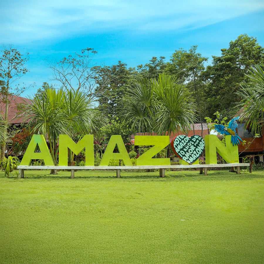 Atardecer sobre el río Amazonas, experiencia de viaje Comfama.