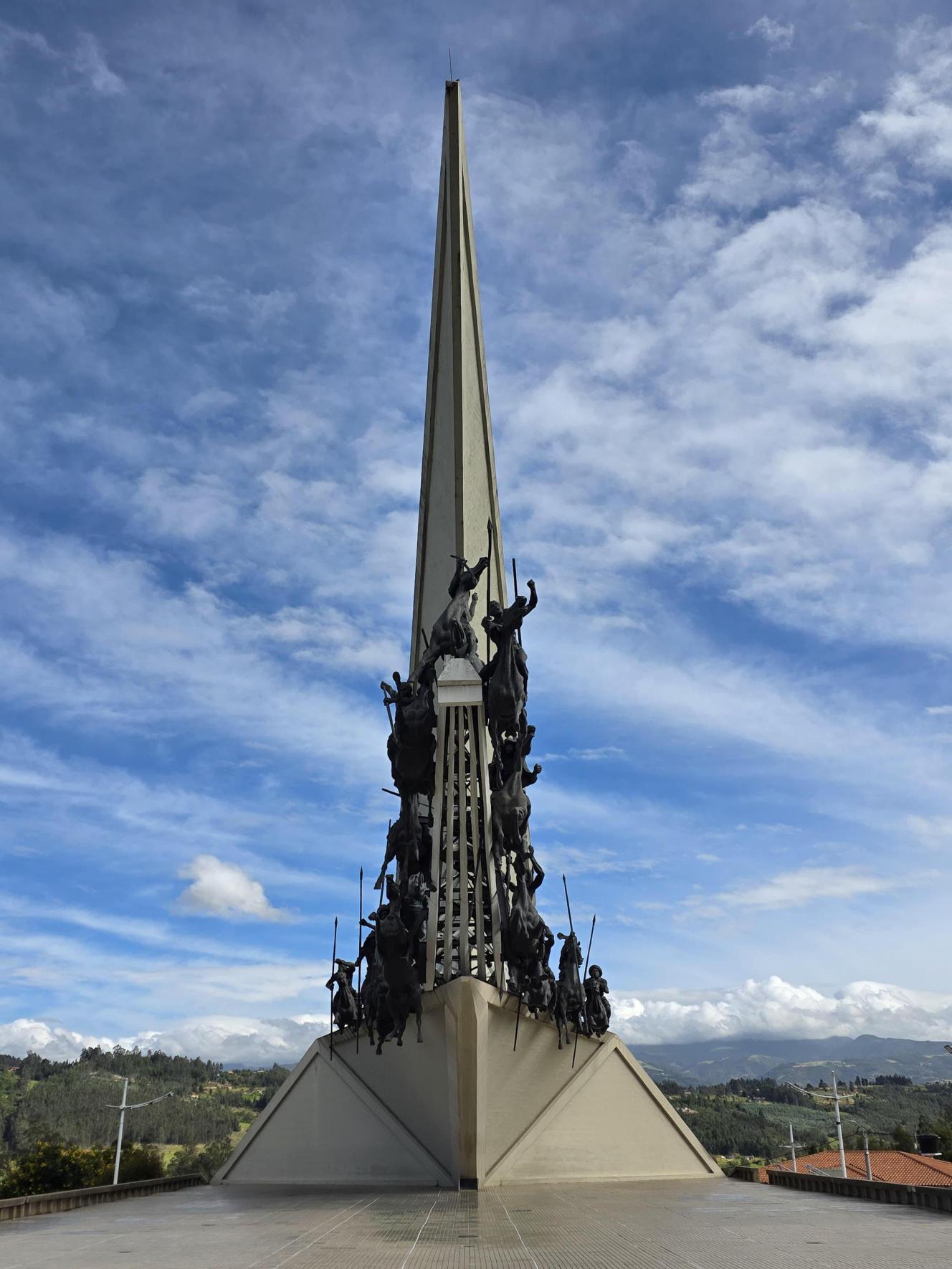 El monumento a los Lanceros es la escultura más grande de Colombia. Conecta con tu bienestar con Viajes Comfama