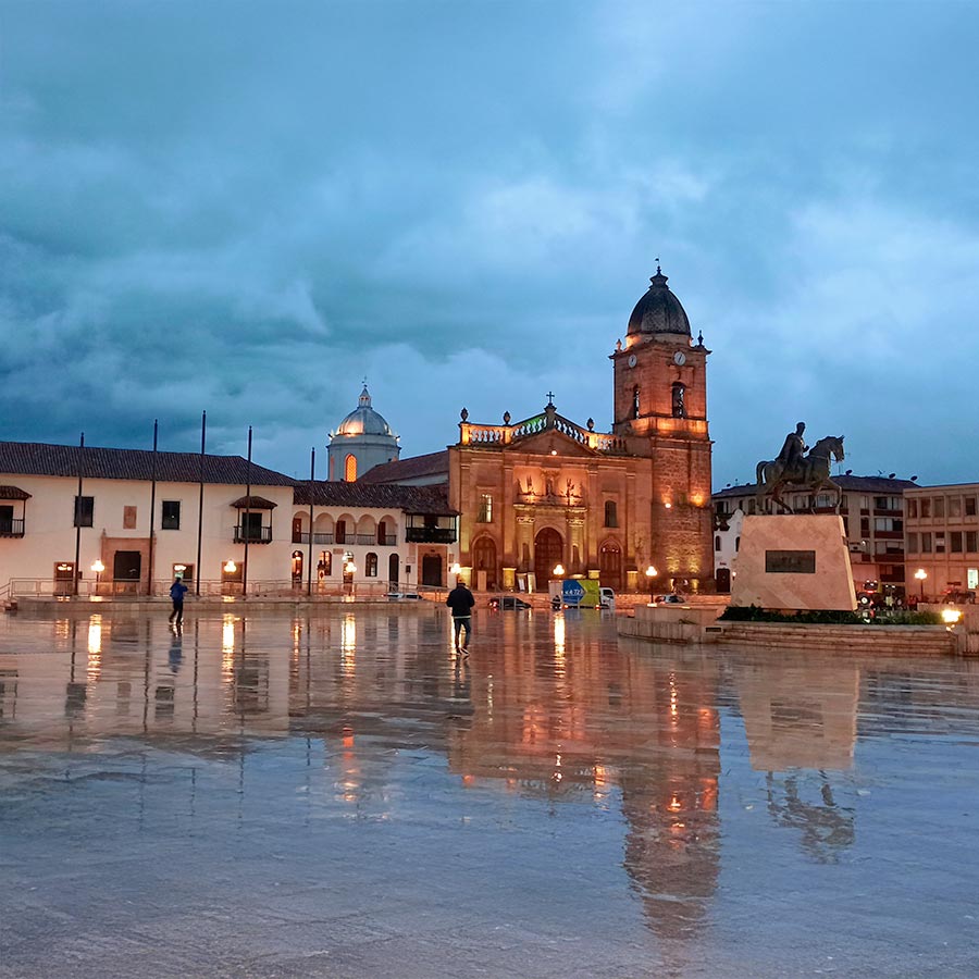 Centro de Tunja en un día lluvioso.