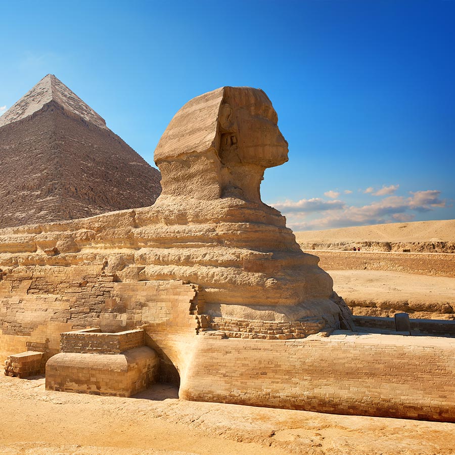 Vista lateral de la Gran Esfinge de Guiza. Conoce este monumento histórico con Viajes Comfama