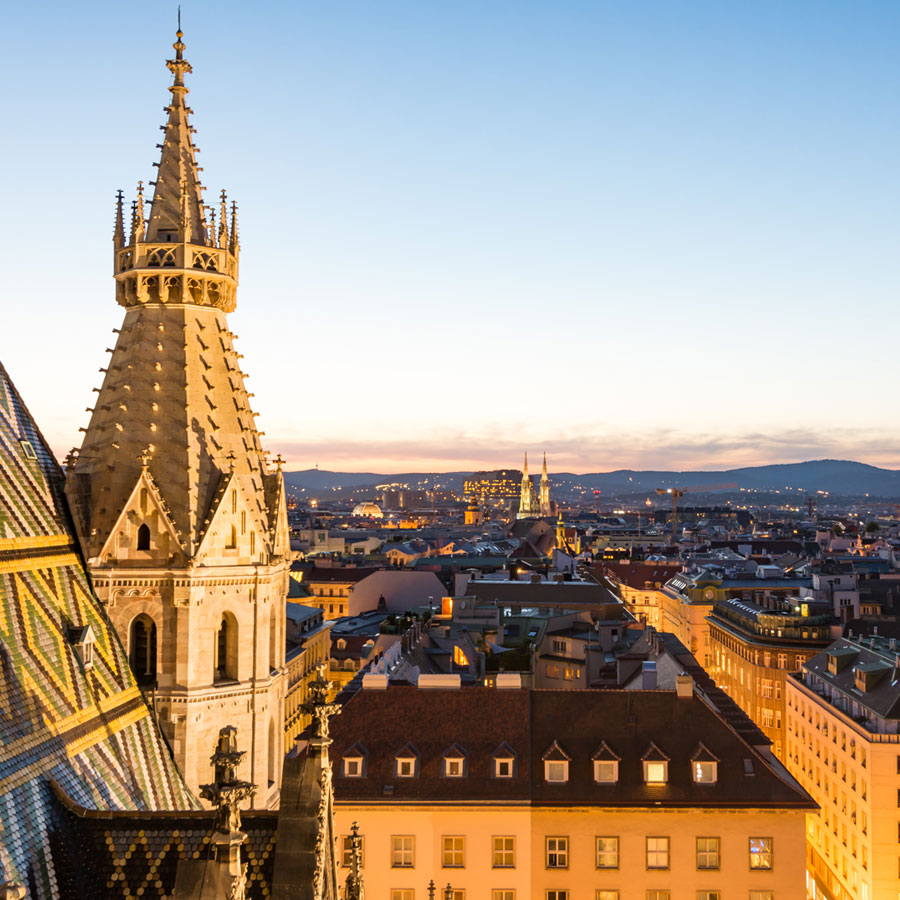 Vista panorámica de la Catedral de San Esteban (Stephansdom) y el centro histórico de Viena, Austria. Viaja este 2026 a Europa del Este con Viajes Comfama
