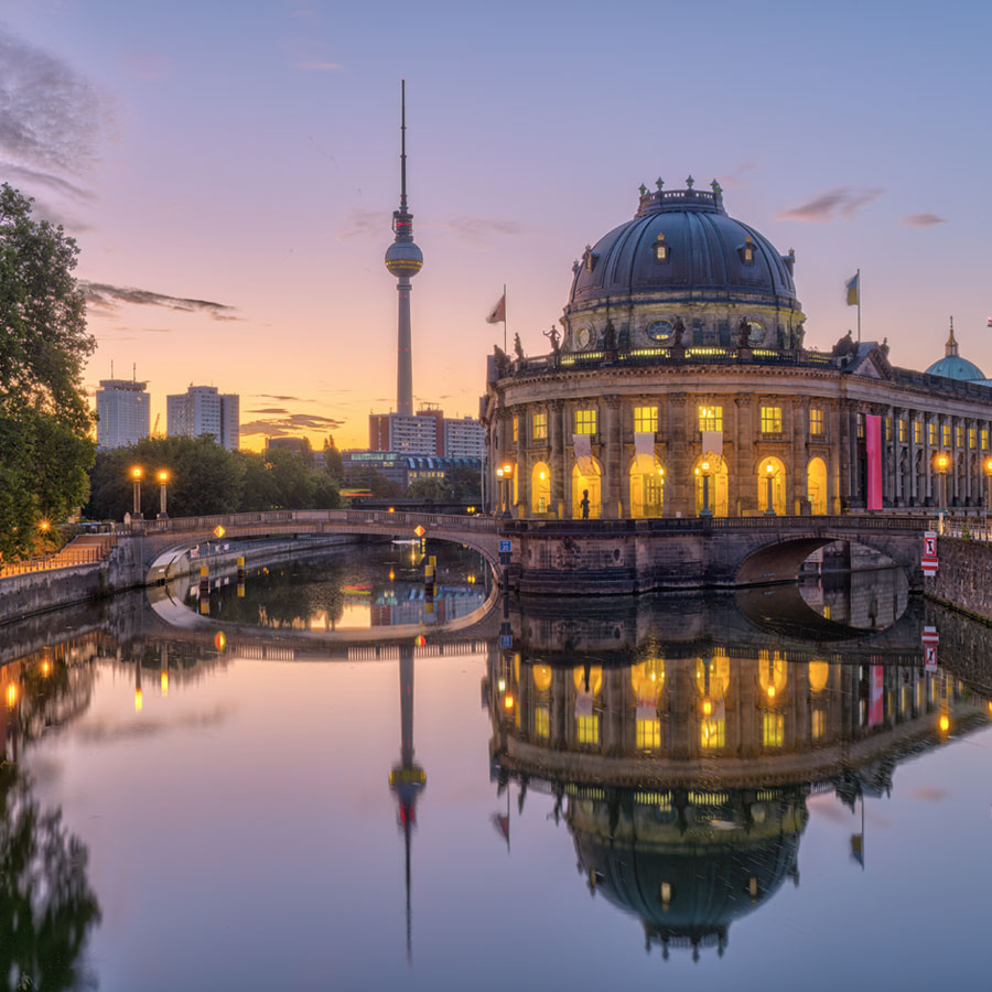Isla de los Museos en Berlín, Alemania, en el atardecer. Conoce Europa del Este con Viajes Comfama este 2026