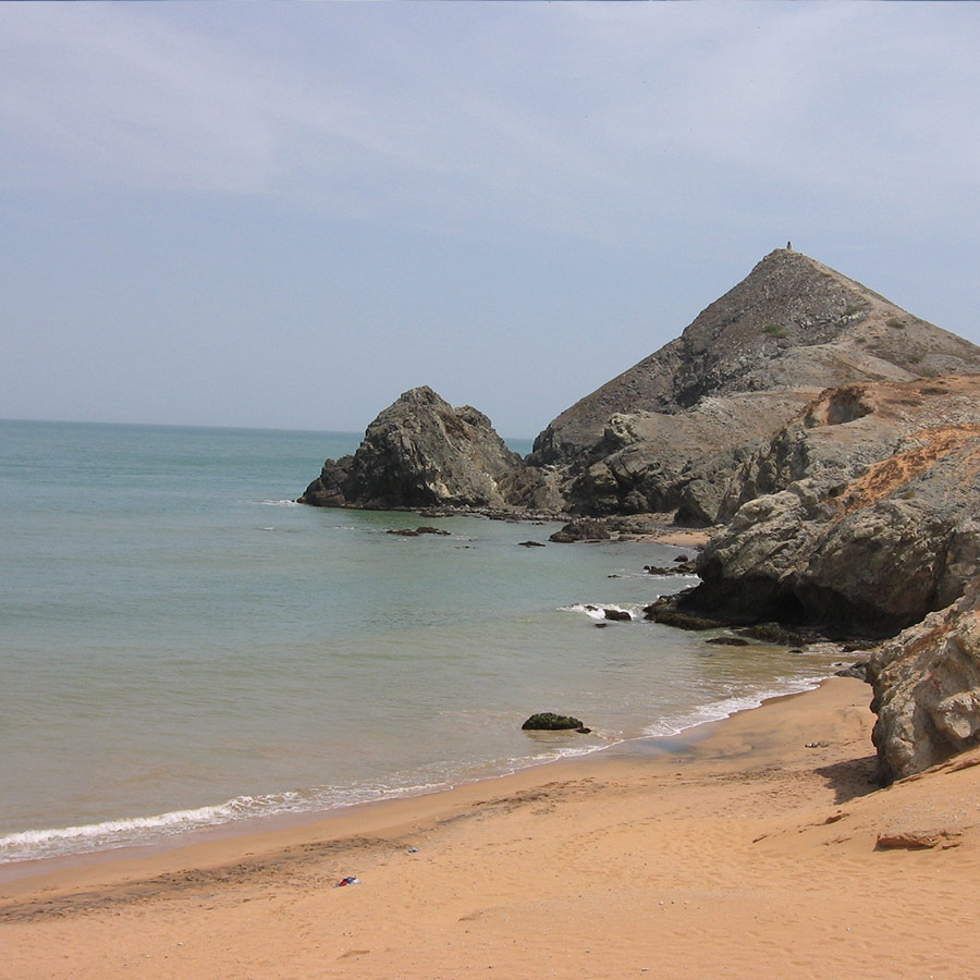 El Pilón de Azúcar en el Cabo de la Vela, en La Guajira, Colombia. Reserva ya en Viajes Comfama