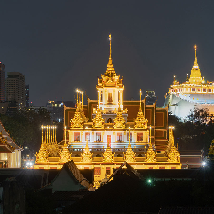 Templo Loha Prasat o "Castillo de Metal", situado en el complejo del Wat Ratchanatdaram En Bangkok. Conoce Tailandia con Viajes Comfama