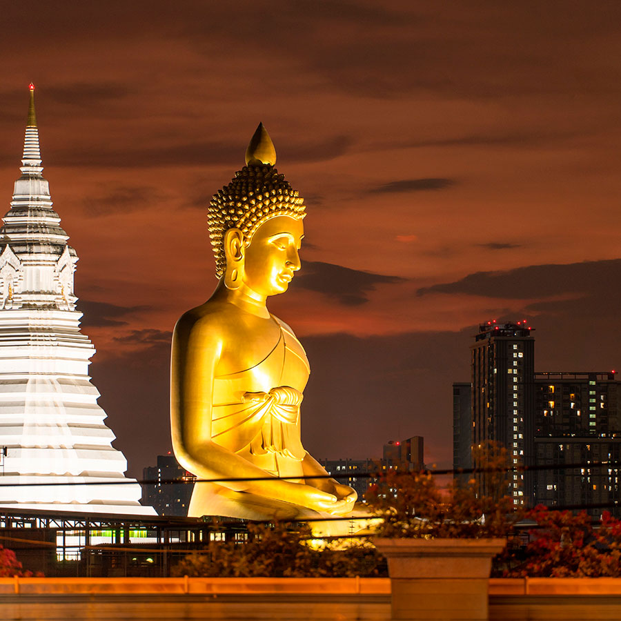Gran Buda de Wat Paknam Phasi Charoen en Bangkok. Descubre Tailandia en un tour con Viajes Comfama