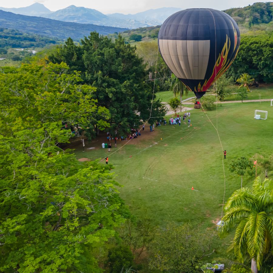 Globo aeroestático en Agroparque Biosuroeste, en Tamesis Antioquia. Agenda tu visita en Viajes Comfama