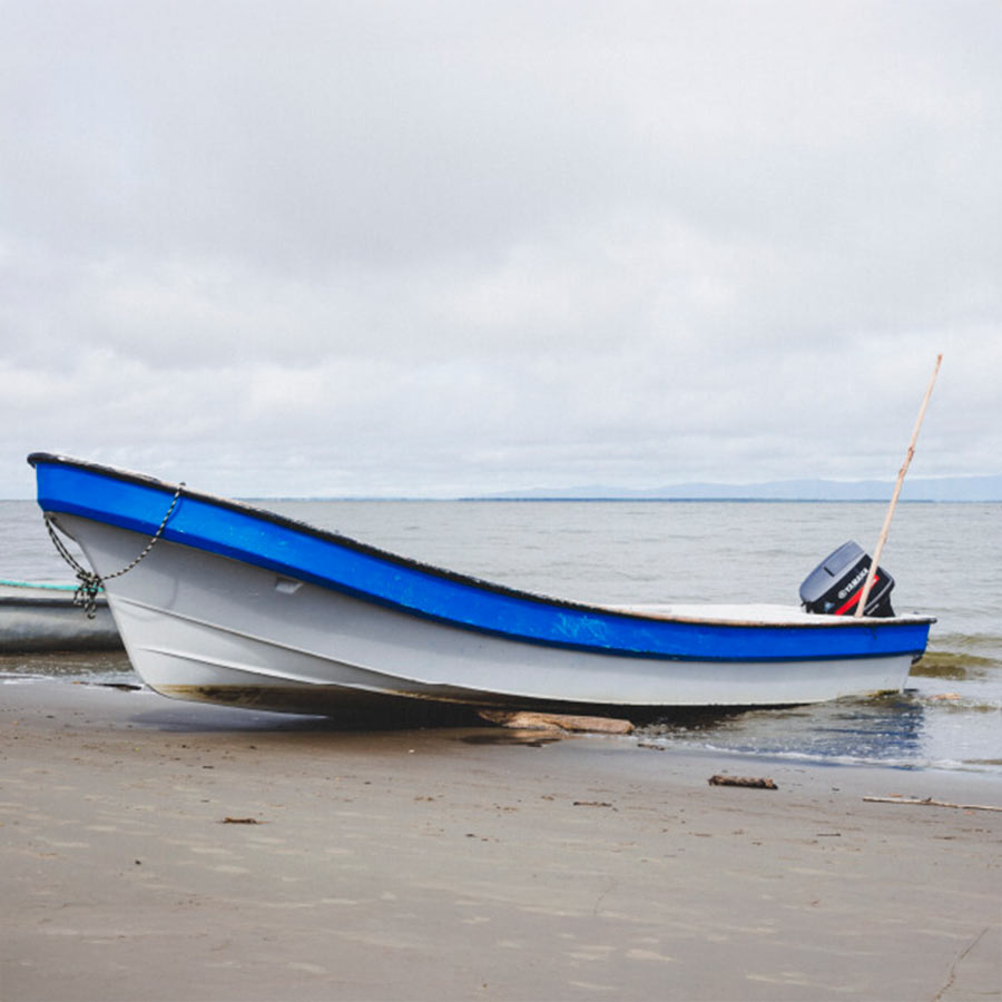 Panorámica del Golfo de Urabá donde la densa vegetación tropical se encuentra con la costa colombiana.