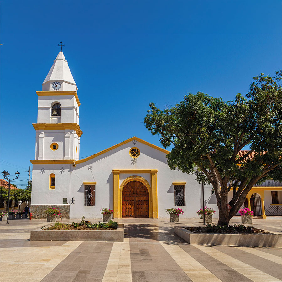 Histórica Plaza Alfonso López en Valledupar. Visita la cuna del vallenato con Viajes Comfama