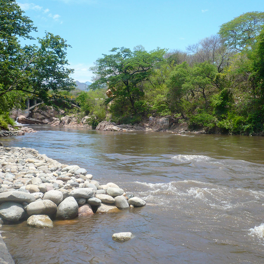 Río Guatapurí en Valledupar. Explora los paisajes de Valledupar con Viajes Comfama