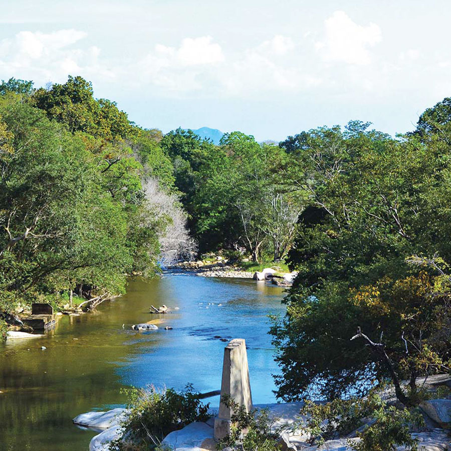Balneario La Mina en el Río Badillo, cerca de Valledupar. Explora sus paisajes con Viajes Comfama