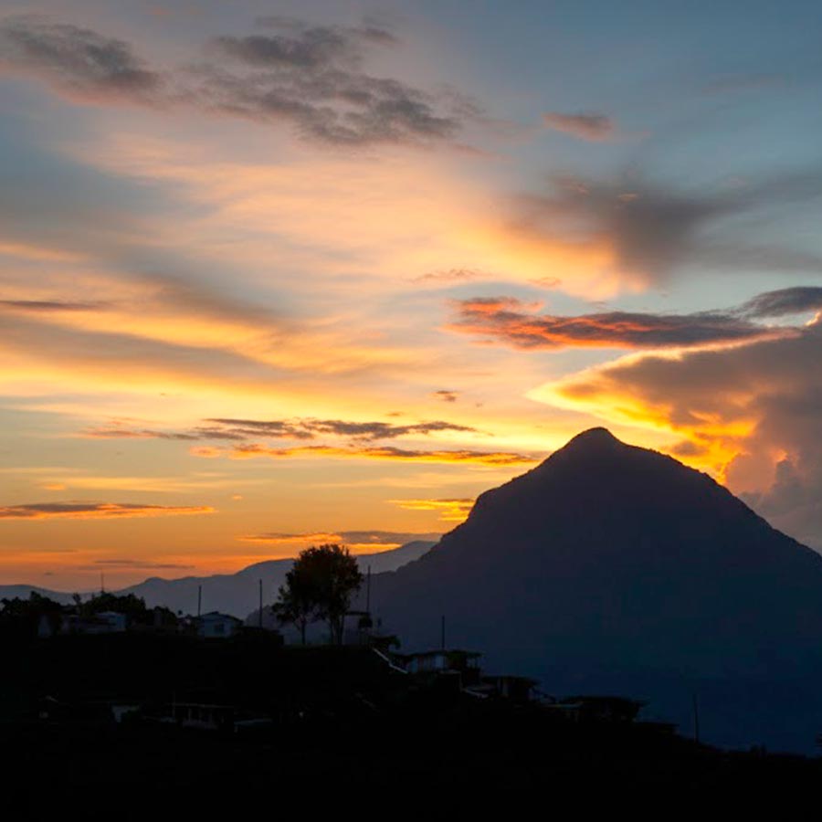 Panorámica de Cerro Tusa, la pirámide natural en Venecia, Antioquia.